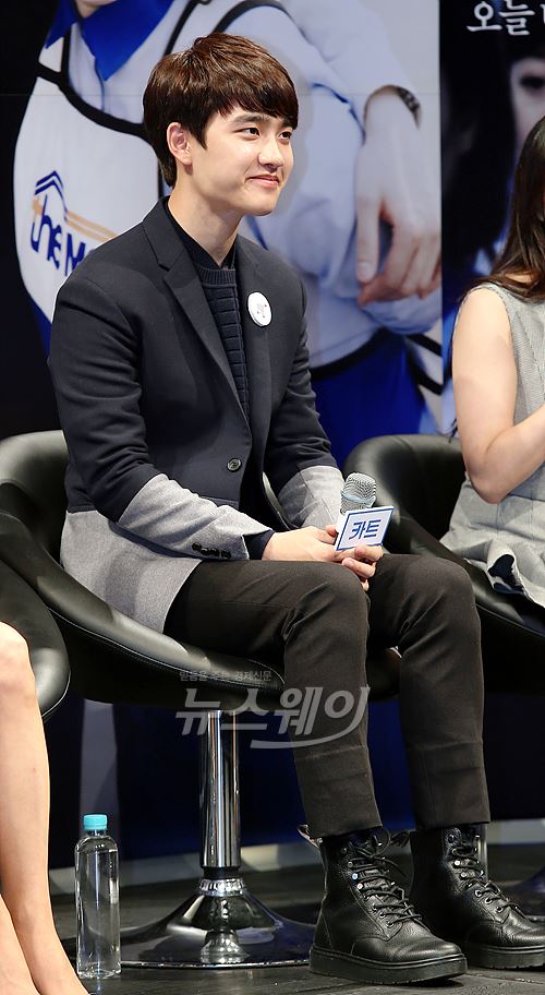 배우 도경수(EXO-디오)가 30일 오전 서울 압구정 CGV에서 열린 영화 ‘카트’ 제작 발표회에서 질의응답 시간을 갖고 있다.  사진=이수길 기자 leo2004@newsway.co.kr