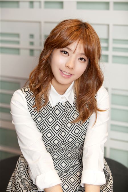  주니엘, 스물 둘의 ‘말랑말랑’한 음악 그리고 연애 기사의 사진