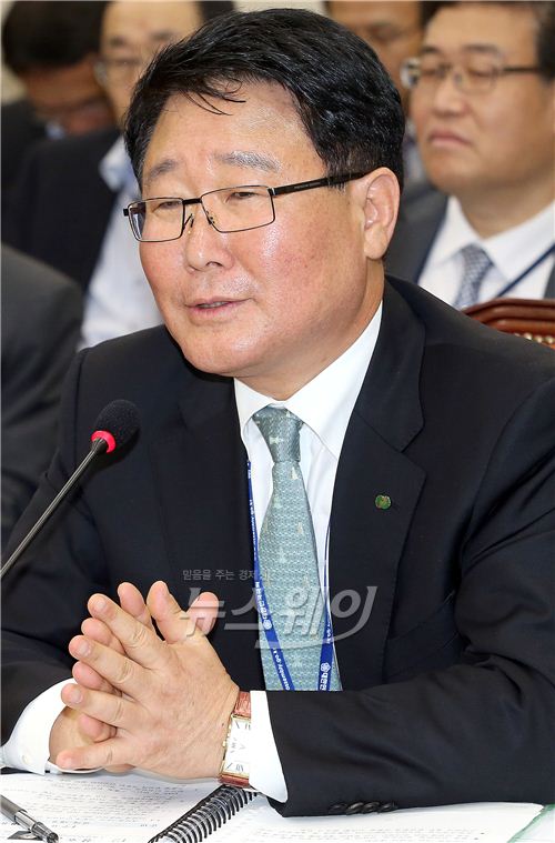 국회 미래창조과학방송통신위원회 국정감사가 8일 서울 여의도 국회 미방위 회의실에서 열렸다. 피감기관 증인으로 나온 조석 한국수력원자력 사장이 답변하고 있다. 사진=김동민 기자 life@newsway.co.kr