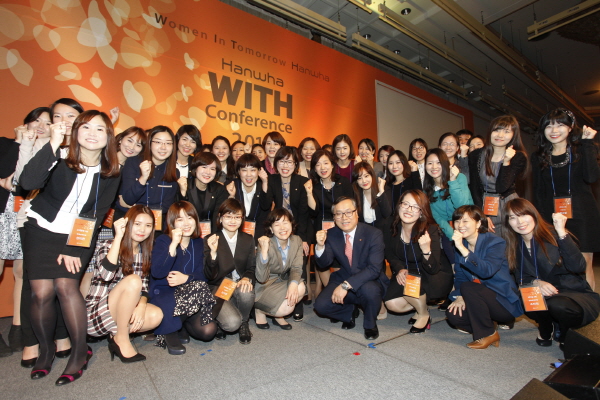 한화그룹은 29일 서울 더플라자 호텔에서 차세대 여성리더를 육성하고 여성인력들의 네트워크 구축을 지원하기 위한 ‘2014 한화 위드(WITH) 컨퍼런스’를 개최했다. 사진=한화그룹 제공