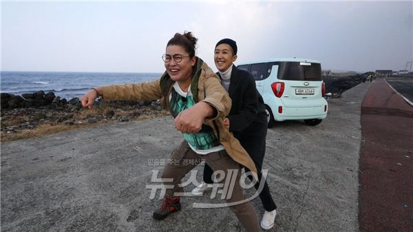 사진= SBS '식사하셨어요'에서 이영자, 홍진경이 '안계시면 오라이'를 재현했다 / SBS 방송캡처