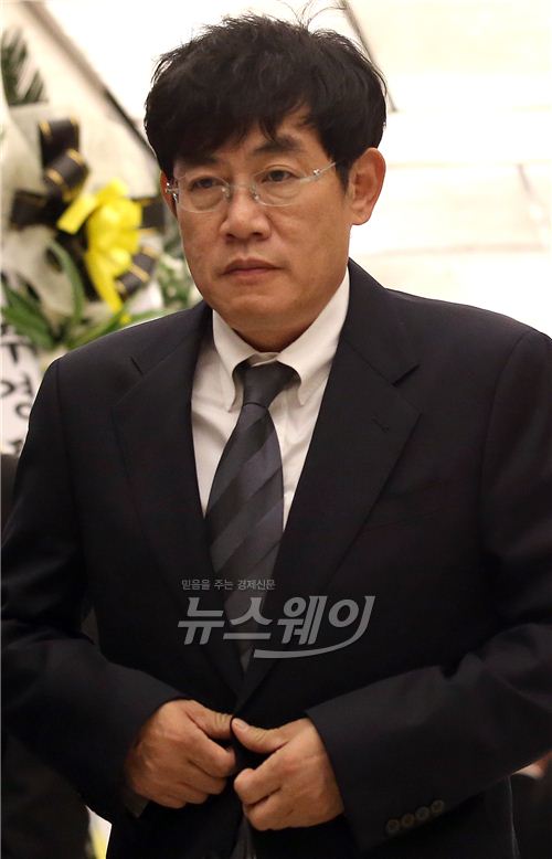 고 이동찬 코오롱그룹 명예회장 빈소를 찾은 방송인 이경규. 사진=김동민 기자 life@newsway.co.kr