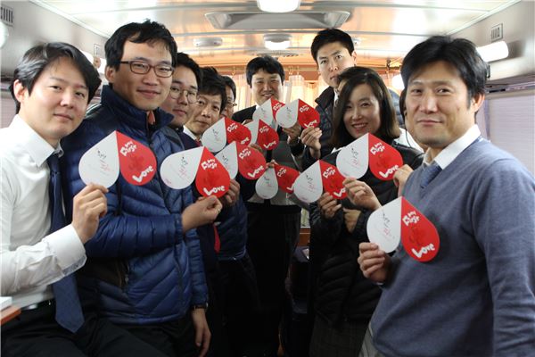 KB생명(사장 김진홍)은 지난 13일 생명나눔 실천을 위한 ‘사랑의 헌혈’ 봉사활동을 실시했다고 14일 밝혔다. 사진=KB생명 제공
