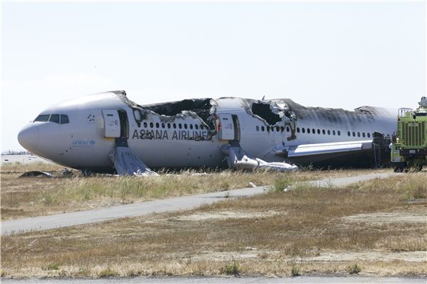 지난해 7월 6일(현지시간) 오전 11시 28분 미국 샌프란시스코공항에 착륙하려다 사고가 발생한 아시아나항공 보잉 777 여객기(OZ214편).
