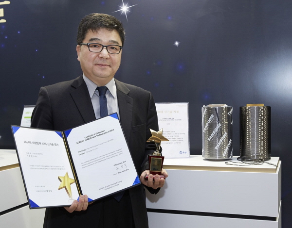 효성의 탄소섬유가 13일 오후 서울 양재동 엘타워에서 개최된 '2014 대한민국 기술대상 시상식'에서 국무총리상을 수상했다. 사진=효성 제공