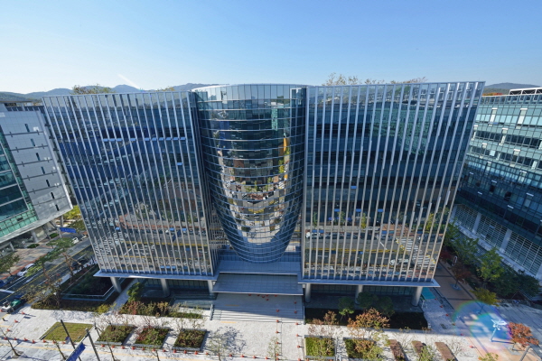 삼성중공업은 지난 14일부터 판교 R&D센터 입주를 시작했다. 판교 R&D센터는 서울 강일동 삼성엔지니어링 본사와 차로 20여분 거리에 있어 합병을 통한 시너지 효과가 기대되고 있다. 사진=삼성중공업 제공