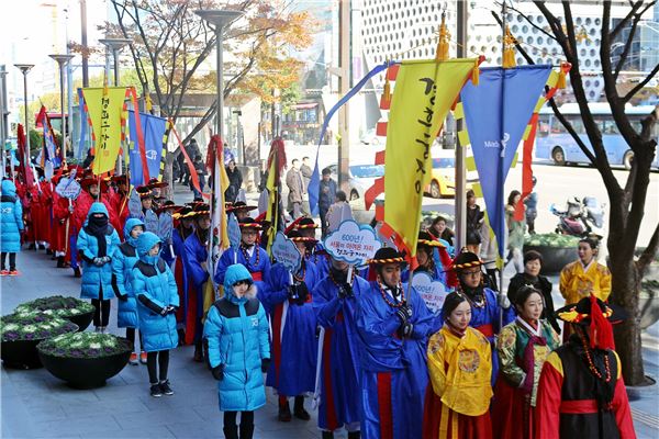 ‘경희궁자이’ 전통의상 홍보 퍼레이드 모습. 사진=GS건설 제공