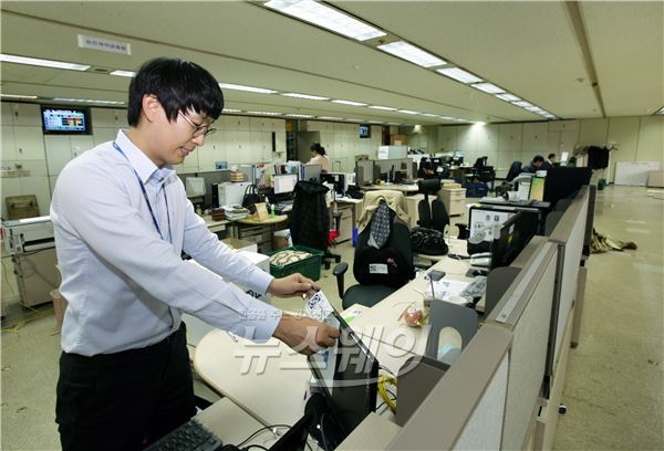 한국전력 직원들이 나주 광주·전남혁신도시로 이전을 위한 작업을 진행하고 있다.
