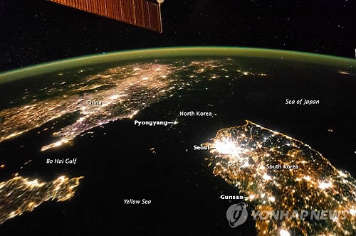 우주정거장에서 찍은 한반도 밤. 사진 = 연합뉴스