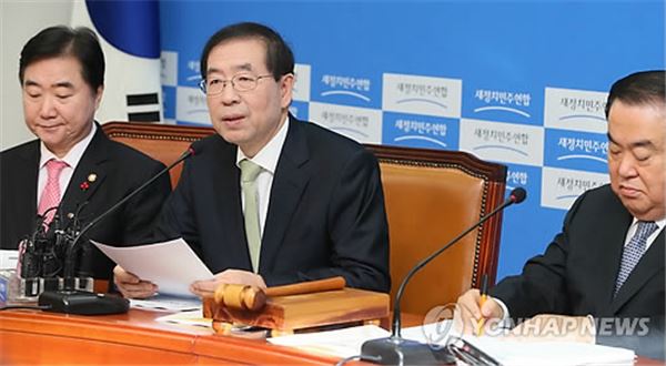 24일 여의도 국회 당 비상대책위원회의에 참석한 박원순 서울시장. 사진=연합뉴스 제공