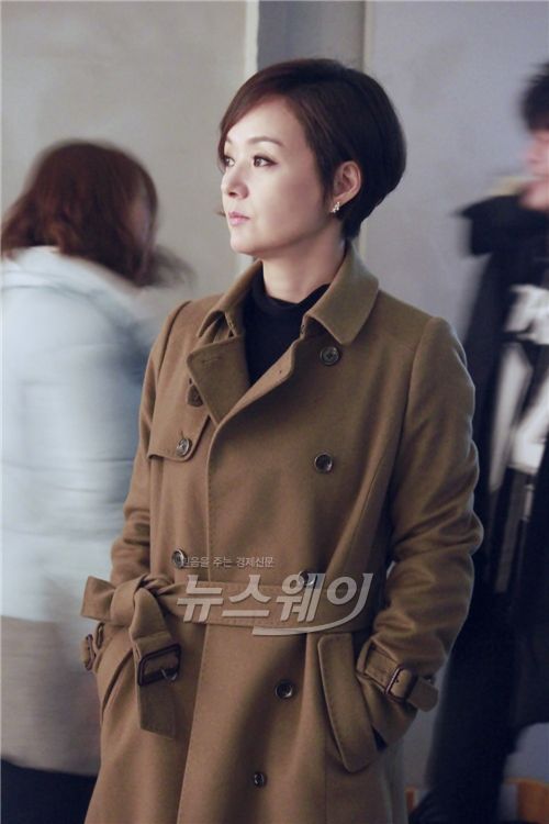 사진= KBS2 '스파이' 배종옥이 냉철한 카리스마 넘치는 스파이로 완벽 변신했다 / 제이와이드 컴퍼니 제공