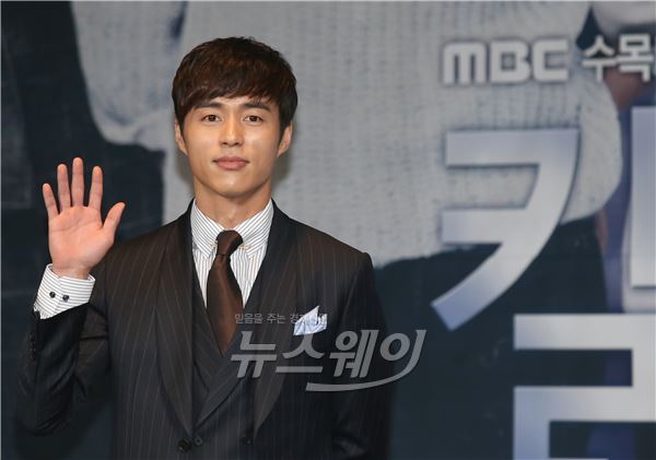 ‘킬미힐미’에 출연하는 오민석이 포즈를 취하고 있다 / 사진 = 김동민 기자(life@newsway.co.kr)