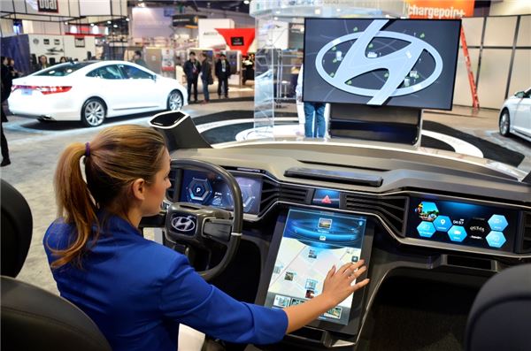 세계 최대 규모의 가전 전시회인 CES 2015가 미국 라스베이거스에서 지난 6일(현지시간)부터 3일간 열렸다. 이번 CES에는 현대자동차를 비롯한 글로벌 자동차 브랜드들도 함께 참여해 미래 자동차 기술을 뽐냈다. 사진=현대자동차 제공