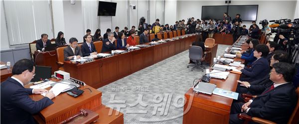 국회 공무원연금개혁특별위원회 첫 회의. 사진=김동민 기자 life@newsway.co.kr