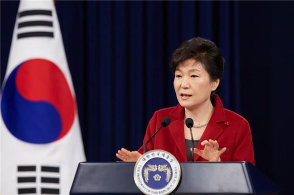 박근혜 대통령이 12일 청와대 춘추관에서 신년 기자회견을 갖고 있다. 사진=청와대 제공