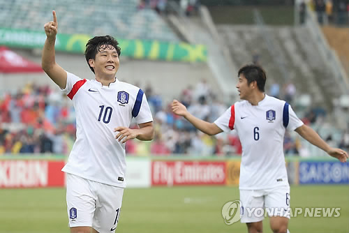 남태희가 13일 호주 캔버라 스타디움에서 열린 2015 AFC 호주 아시안컵 A조 조별리그 2차전에서 첫번째 골을 성공시킨 뒤 환호하고 있다. 사진=연합뉴스