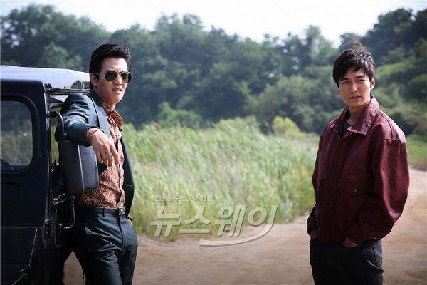  ‘강남 1970’, 유하 감독이 완성한 장대한 ‘힘의 역사’ 마침표 기사의 사진
