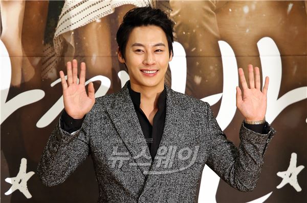 14일 서울 양천구 목동 SBS 사옥에서 SBS 주말극장 '내마음 반짝 반짝' 제작 발표회가 열렸다. 이 자리에는 배수빈, 장신영, 이태임, 남보라, 이필모, 오창석, 윤다훈, 정은우, 손은서, 하재숙 등 주요 출연진들과 오세강PD가 참석해 드라마에 관한 자세한 이야기를 전했다 / 사진= 김동민 기자 life@