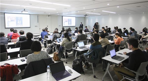 한국마이크로소프트는 21일 기자간담회를 열고 클라우드 기반 데이터 예측 분석 서비스인 마이크로소프트 애저 머신 러닝을 국내에 공식 론칭했다. 사진=한국MS 제공