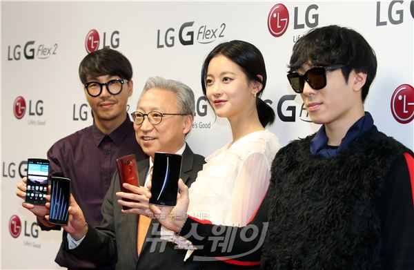 LG G FLEX2(플렉스2) 첫 공개. 사진=김동민 기자 life@newsway.co.kr