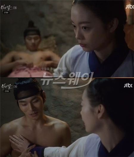  전소민-이이경, 19금 밀회 장면 첫 회 ‘강렬’ 기사의 사진