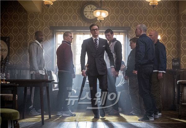  ‘킹스맨: 시크릿 에이전트’, 무게감 덜어낸 완벽한 스파이 오락영화 기사의 사진