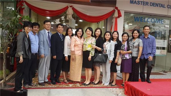 한국예탁결제원과 한국여성인권진흥원은 캄보디아에서 여성폭력 피해자의 경제적 자립을 위한 카페 ‘행복한 시간’을 지난달 30일 씨엠립 나이트마켓 지역에 개소했다고 4일 밝혔다. 사진 = 한국예탁결제원