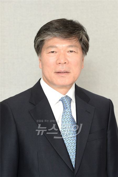 5일 오후 서울 영등포구 여의도동 63빌딩 컨벤션센터 3층 주니퍼룸에서 KBS1 광복 70주년 특별기획 대 하드라마 '징비록'작발표회가 열렸다. 이날 행사에는 이례적으로 조대현 KBS 사장을 비롯해 이응진 TV본부장, 문보현 드라마국장 등이 참석해 자리를 빛냈다. 또 김상휘PD, 김상중, 김태우, 임동진, 이재용, 김혜은, 김규철 등 출연진들이 참석해 작품에 대한 이 야기를 전했다 / 사진= KBS 제공