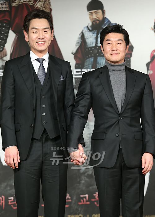 5일 오후 서울 영등포구 여의도동 63빌딩 컨벤션센터 3층 주니퍼룸에서 KBS1 광복 70주년 특별기획 대하드라마 ‘징비록’(극본 정형수 정지연, 연출 김상휘) 제작발표회가 열렸다. 김상휘PD를 비롯해 김상중, 김태우, 임동진, 이재용, 김혜은 등 출연진들이 참석해 작품에 대한 이야기를 전했다 / 사진= 이수길기자 leo2004@