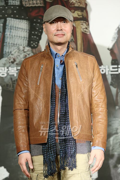 5일 오후 서울 영등포구 여의도동 63빌딩 컨벤션센터 3층 주니퍼룸에서 KBS1 광복 70주년 특별기획 대하드라마 ‘징비록’(극본 정형수 정지연, 연출 김상휘) 제작발표회가 열렸다. 김상휘PD를 비롯해 김상중, 김태우, 임동진, 이재용, 김혜은 등 출연진들이 참석해 작품에 대한 이야기를 전했다 / 사진= 이수길기자 leo2004@