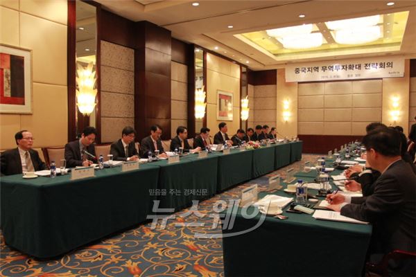 김재홍 코트라 사장이 중국 청두에서 중국지역 무역투자확대 전략회의를 주재하고 있다. 사진=코트라 제공