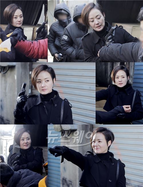 KBS2 '스파이'에서 전직 스파이 박혜림 역을 맡아 열연을 펼치고 있는 배종옥이 강도 높은 액션을 연기하는 모습이 포착됐다 / 사진= 제이와이드 컴퍼니 제공