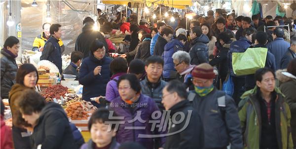 설 연휴 앞둔 전통시장. 사진=김동민 기자 life@newsway.co.kr