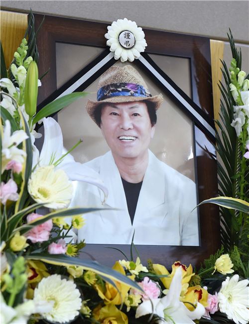 1일 오후 서울 강남구 도곡동 강남세브란스병원 장례식장에 가수 故 정원(본명 황정원)의 빈소가 마련됐다 / 사진 = 사진공동취재단