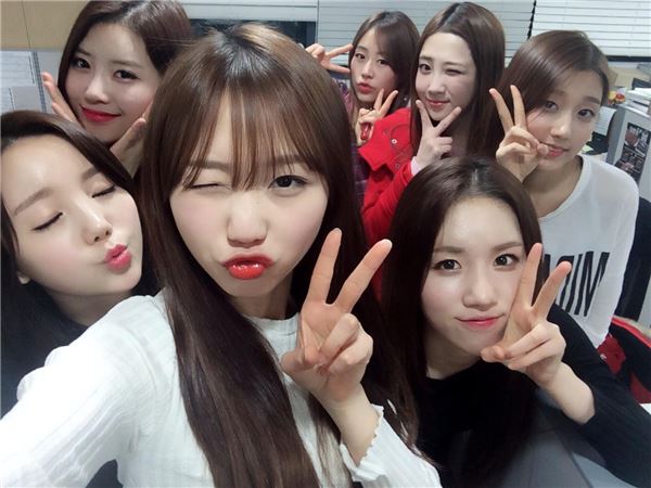 걸그룹 러블리즈 단체 인증샷 공개 사진=러블리즈 페이스북