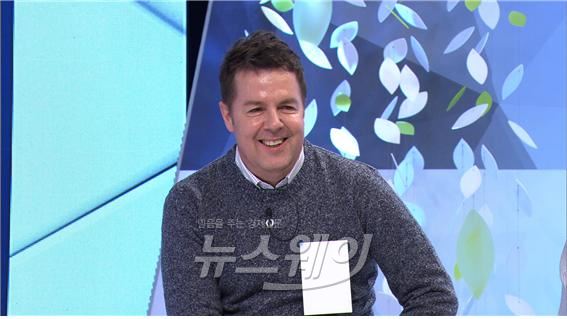 KBS2 '비타민'에서 로버트할리가 수면장애 때문에 단거리 운전도 힘들다 고백했다 / 사진= '비타민' 영상캡처