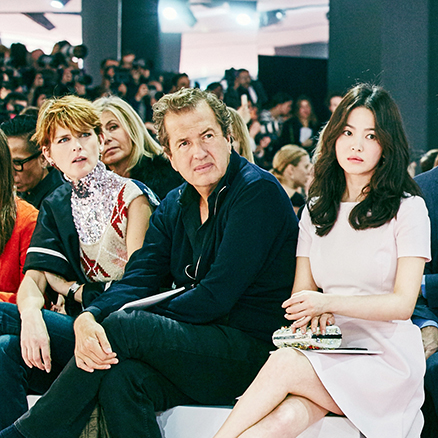 지난 6일 오후(현지시간) 프랑스 파리에서 개최된 ‘디올 2015 FW 컬렉션’에 아시아 대표로 참석해 화제가 되고 있다 / 사진= 엘르제공
