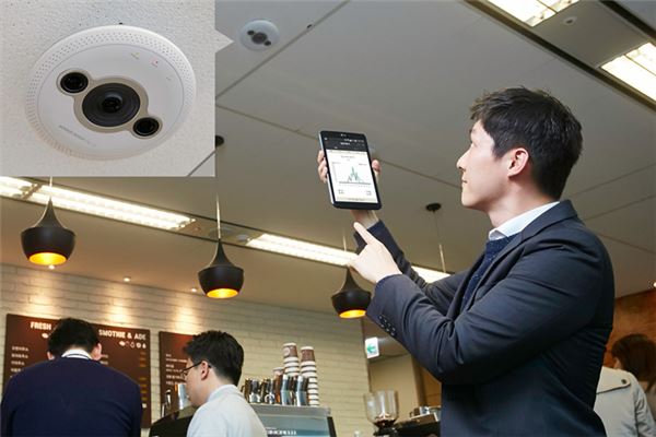 LG CNS가 국내 최초로 CCTV 카메라에 3D 지능형 영상분석 엔진을 탑재한 ‘스마트비전센서’를 출시했다고 지난 18일 밝혔다. 사진=LG CNS 제공