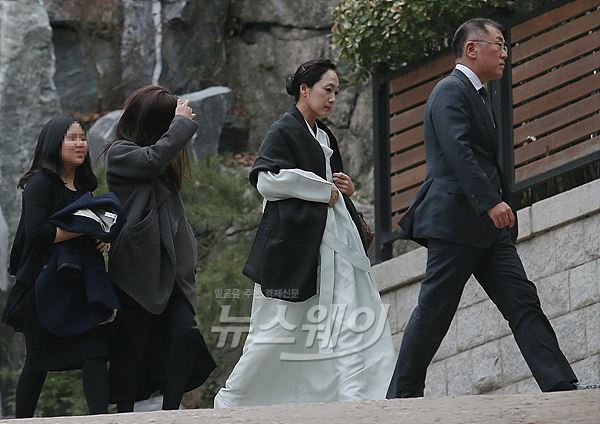 ‘고 정주영 전 현대그룹 명예회장의 14주기 제사-’. 사진=이수길 기자 leo2004@newsway.co.kr