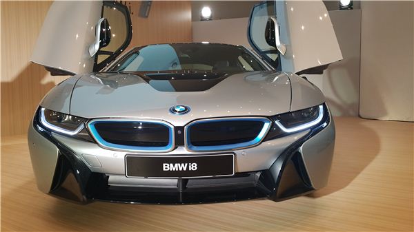 BMW 코리아는 26일 서울 동대문디자인플라자에서 BMW i의 두번째 모델인 i8을 국내에 공식 출시했다. 사진=윤경현 기자