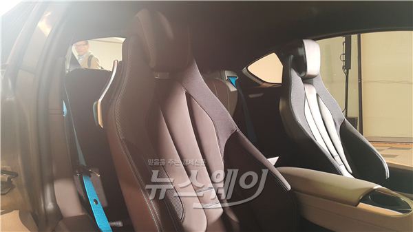 BMW 코리아는 26일 서울 동대문디자인플라자에서 BMW i의 두번째 모델인 i8을 국내에 공식 출시했다. 사진=윤경현 기자