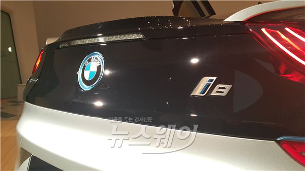BMW 코리아는 26일 서울 동대문디자인플라자에서 BMW i의 두번째 모델인 i8을 국내에 공식 출시했다. 사진=윤경현 기자