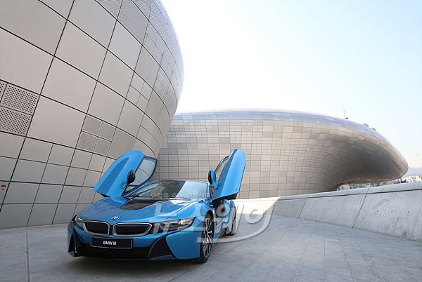 BMW코리아, ‘i 시리즈’의 두번째 모델 ‘i8’ 공개. 사진=이수길 기자 leo2004@newsway.co.kr