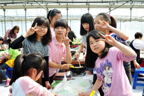 사회공헌 활동 일환 봄 나들이 행사, 지역아동센터 아이들에게 야외 체험 기회 제공