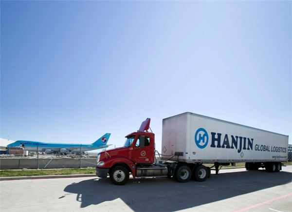 종합물류기업 한진은 해외 배송대행 이하넥스(eHANEX)의 다양한 신규 서비스를 제공한다. 지난해 해외직구 규모는 1553만 건, 15억 4400만 달러이며 주요 대상 국가는 미국, 중국, 독일, 홍콩 등의 순이었다. 사진=한진 제공