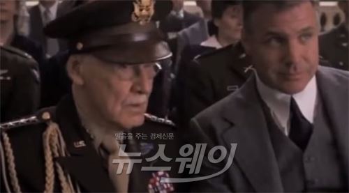 영화 '캡틴아메리카: 퍼스트 어벤져'에 카메오 출연한 스탠 리