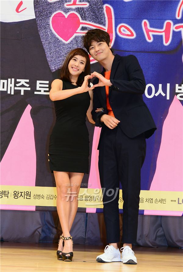15일 오후 서울 양천구 목동 SBS 사옥에서 SBS 로맨스 코미디 ‘이혼 변호사는 연애중’ 제작발표회가 열렸다. 이날 행사에는 박용순PD를 비롯해 조여정, 연우진, 왕지원, 심영탁 등 출연진들이 참석해 드라마에 관한 이야기를 전했다 / 사진= SBS 
