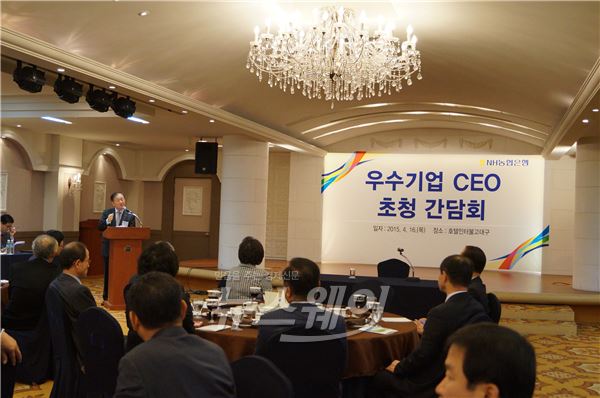 김주하 농협은행장이 16일 열린 ‘우수기업 CEO 초청 간담회’에서 발언하고 있다. 사진=농협은행 제공