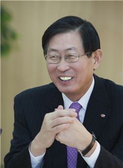 조환익 한전 사장, ‘2015 글로벌 품질경영인 대상’ 수상 기사의 사진