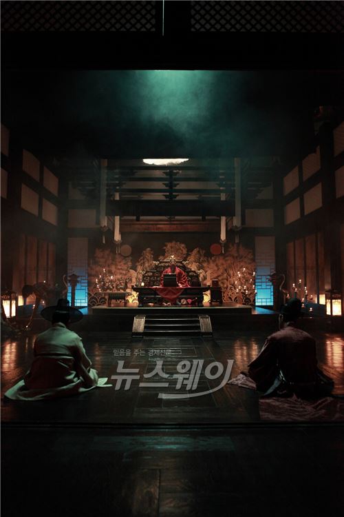 연산군에게 아뢰는 임사홍-임숭재 부자